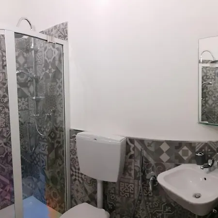 Alojamento de Acomodação e Pequeno-almoço Nettuno 3*